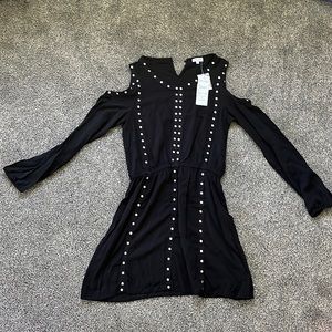 Splendid black dress with grommet details